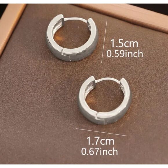 🩶 NEW Hammered silver wide hoop earrings 🩶 - Picture 2 of 5